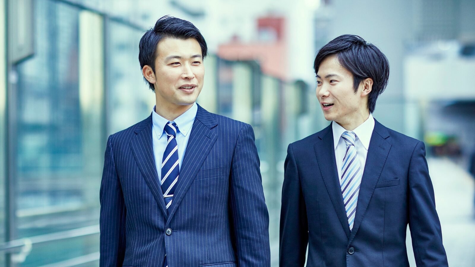 任意後見人を2人以上にすることはできる？複数受任者の選任の可否と方法を解説